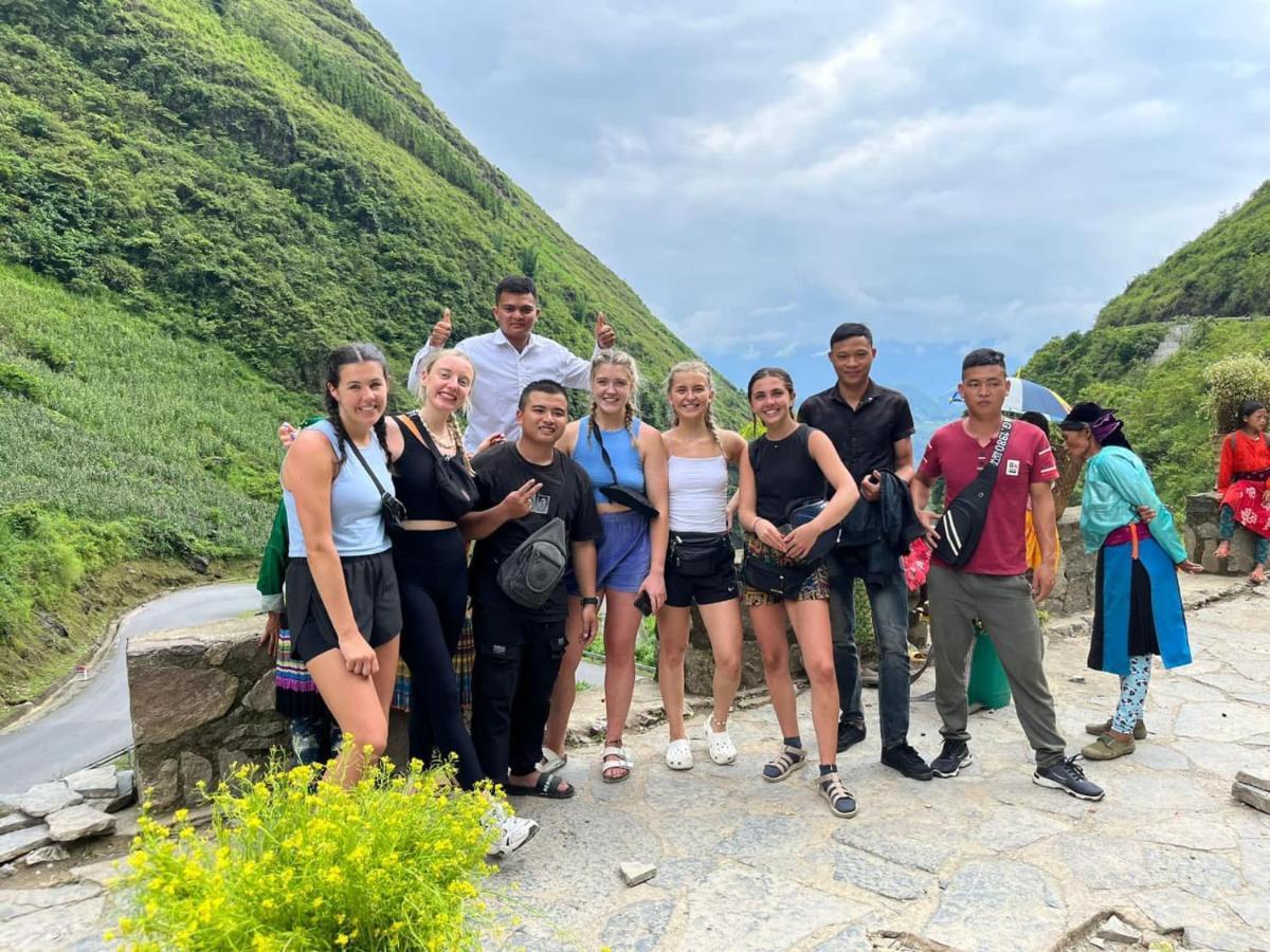 Hg Hostel Provide Tours & Motorbikes Ha Giang Exterior photo