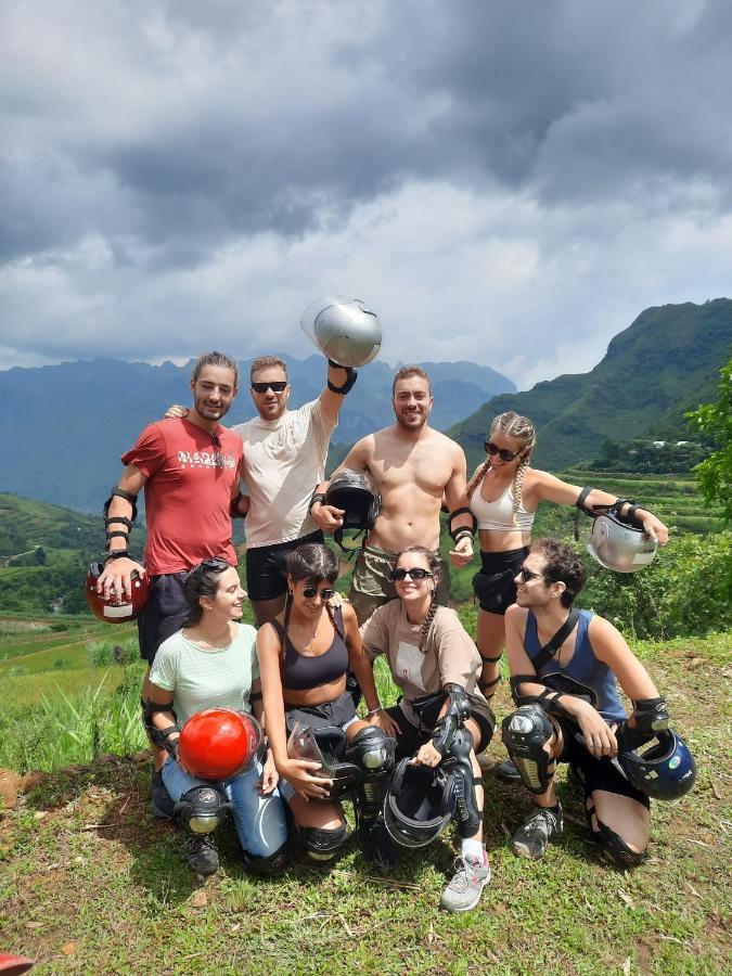 Hg Hostel Provide Tours & Motorbikes Ha Giang Exterior photo