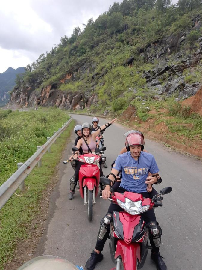 Hg Hostel Provide Tours & Motorbikes Ha Giang Exterior photo